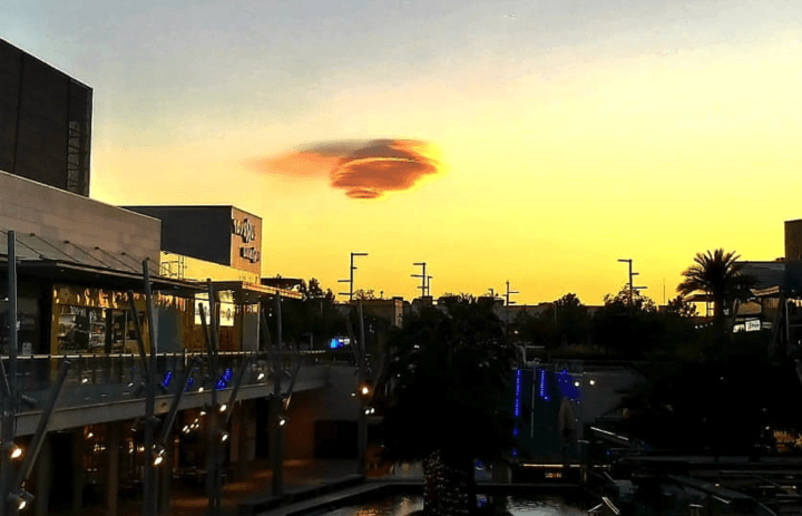 puerto-venecia-spain-cloud-weather-ovni-omni-ufo-ufos-sighting-sightings-alien